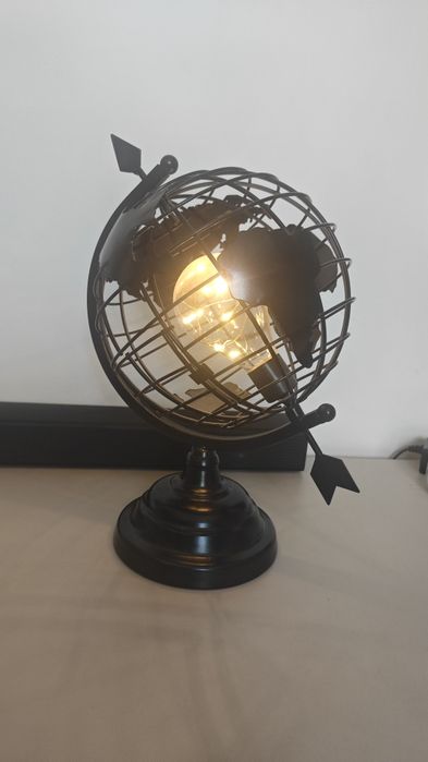 Lampă decoratovă cu continentele