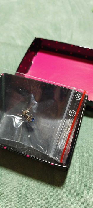 Cercei finuti de argint, model floare cu piatra bleumarin! Purtat odat