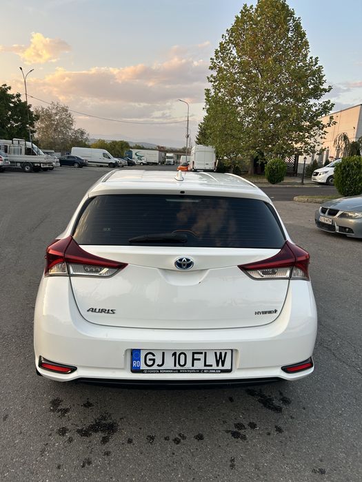 Vand toyota auris hibrid 2018