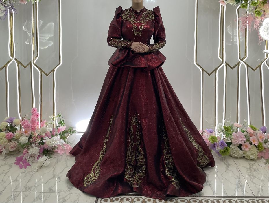 Ағасы әпкесін аңдыды, видеоға, әйелдерге арналған жасырын камераға барды