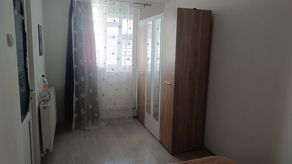 Proprietar inchiriez apartament semidecomandat  in  Baicoi zona Liliesti
