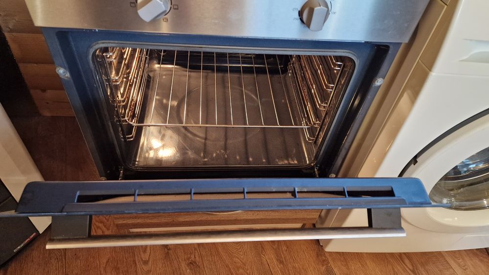 Продавам  Фурна за вграждане Zanker