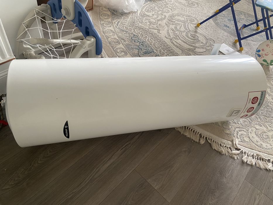 Бесплатно водонагреватель Ariston 80л