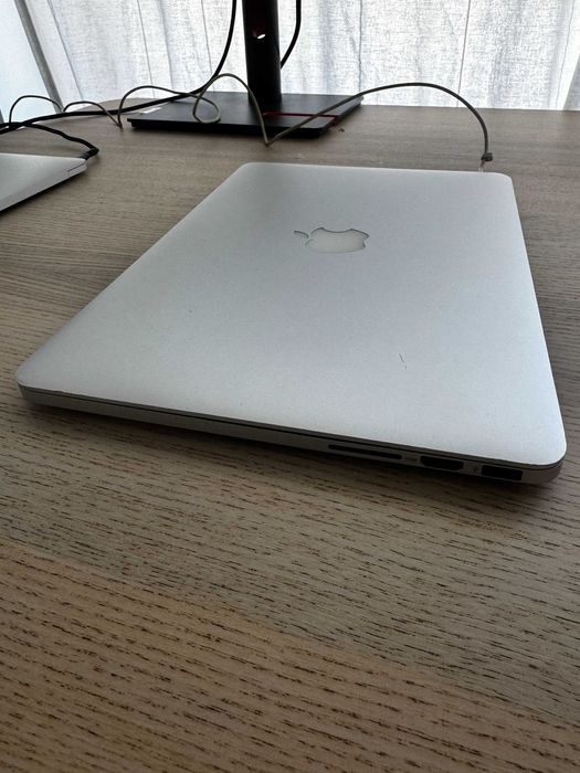 MacBook Pro 13” Retina (2015) – i5 / 8GB / SSD – с оригинално зарядно