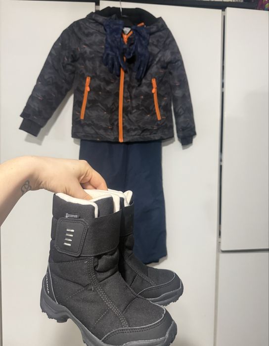 Costum imprermeabil si ghete