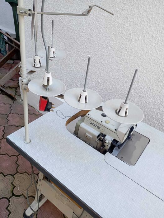 Vând triplok  Brother și cadou o mașina liniară Brother