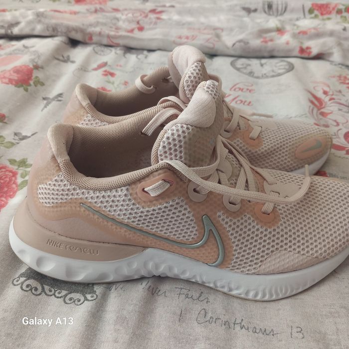 Дамски маратонки Nike Renew