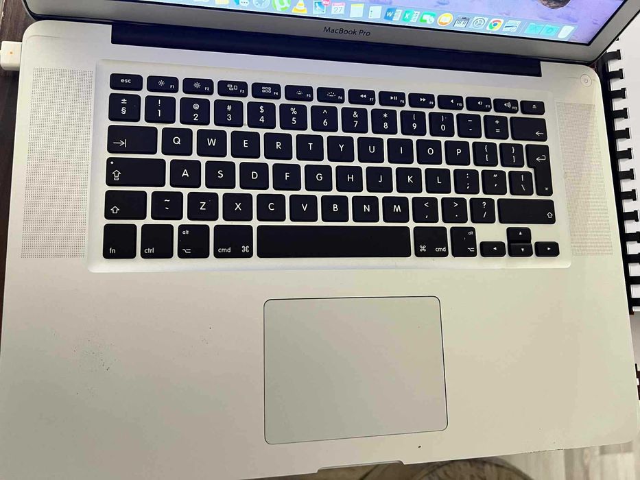 лаптоп Macbook pro