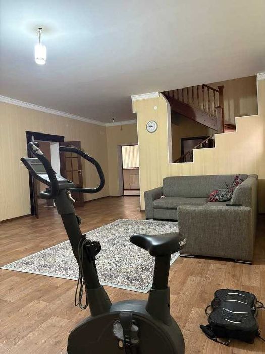 Продается коттедж на 12мкр по горячей цене