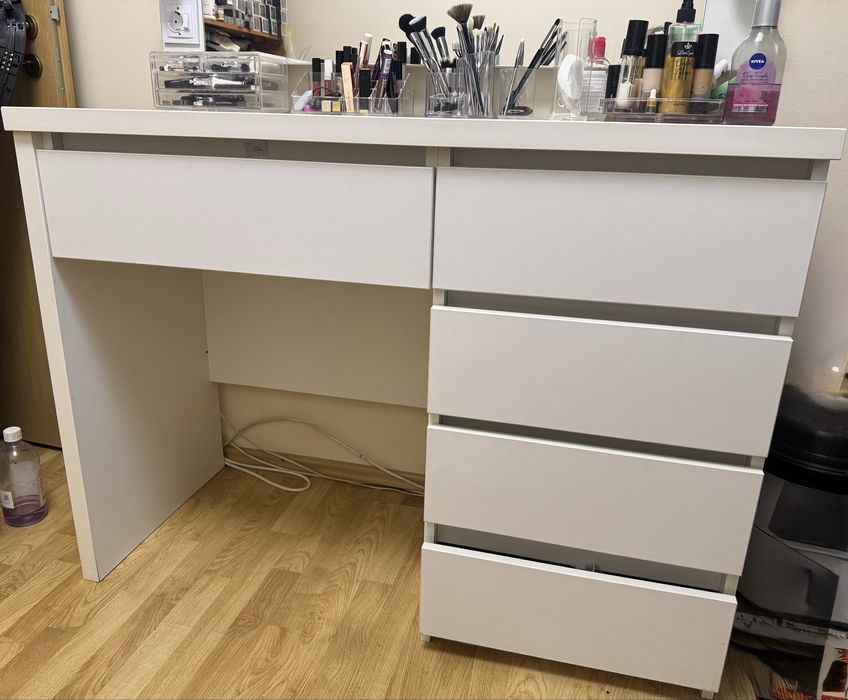 Masa makeup cu oglinda