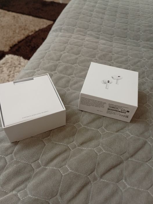 Продам наушник airpods pro