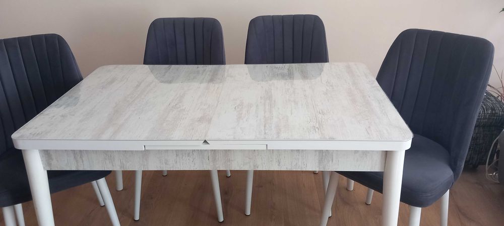 Комплект разтегателна трапезна маса +  4  стола