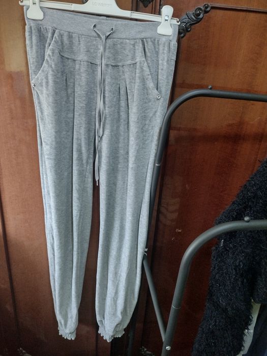 Pantaloni trening, blugi și pantaloni stofa .