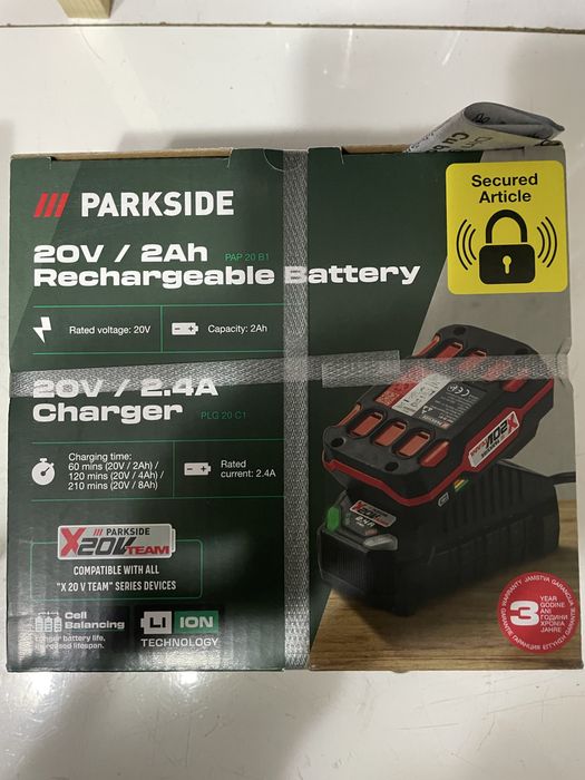 Se vinde lanternă parkside cu acumulator și încărcător