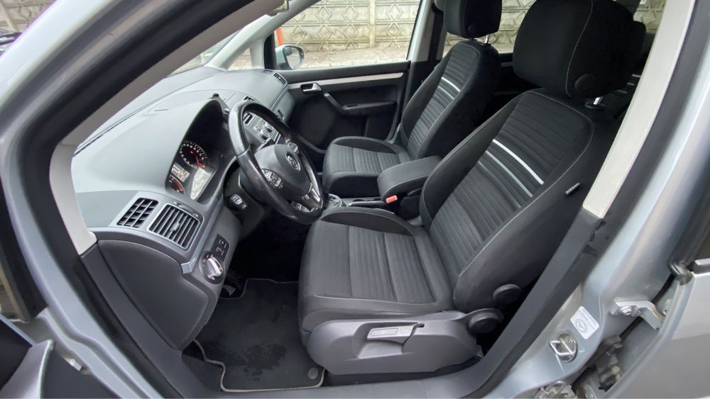 Vand VW Touran 06.2015 2.0tdi 140cp Model CUP bixenon navi inc scaune