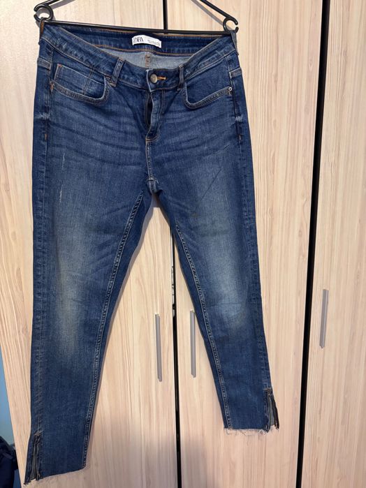 Тъмно сини дънки Zara