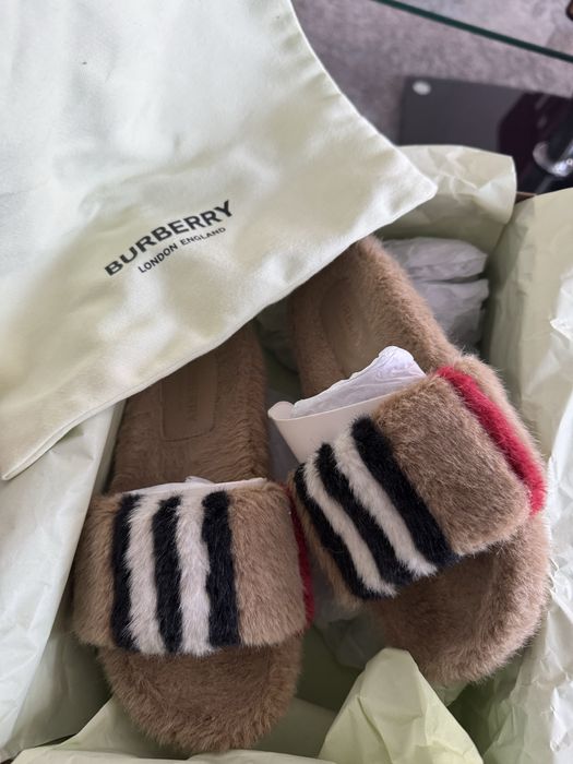 Уникални чехли burberry