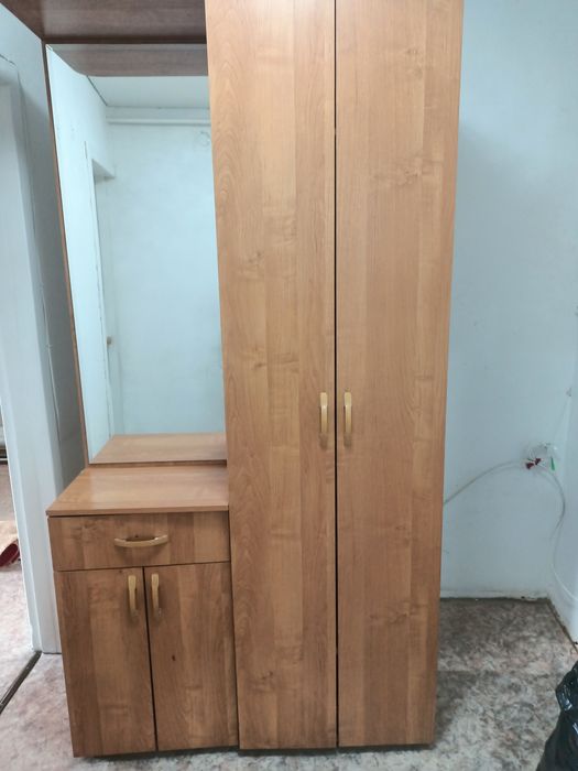 Продам шкаф плательный с зеркалом