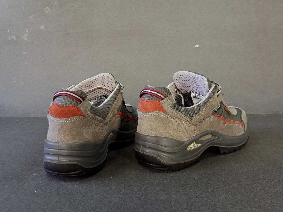 Bocanci PIELE 38 39 Ghete munte dama copii  LOWA GORETEX  Impermeabili