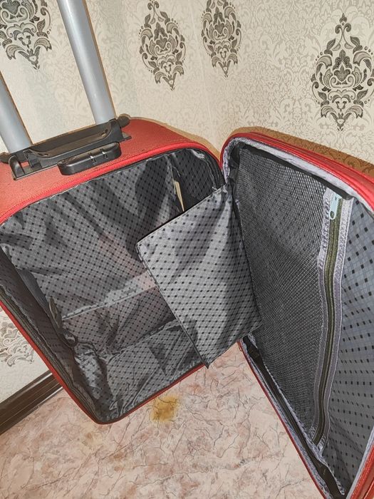 Чемодан небольшой