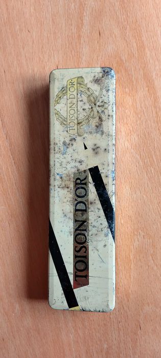 Стара метална кутия за моливи TOISON DOR с 6 оригинални молива