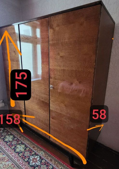 Продаётся стол, шкаф для одежды 2шт, трельяж