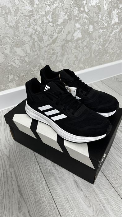 Продам кроссовки adidas