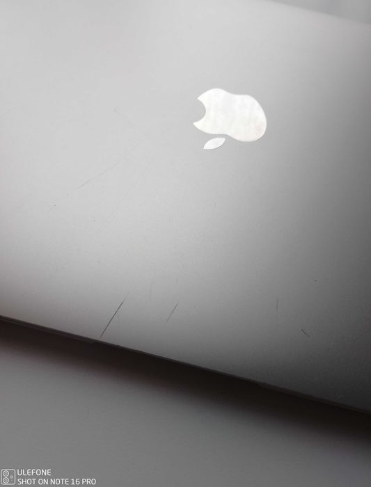 Apple MacBook Air 2020 13" M1 8gb ram 256gb SSD