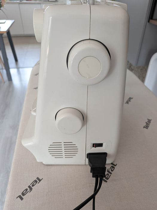 Masina de cusut Minerva M320 32 programe 70W cu pedala si accesorii
