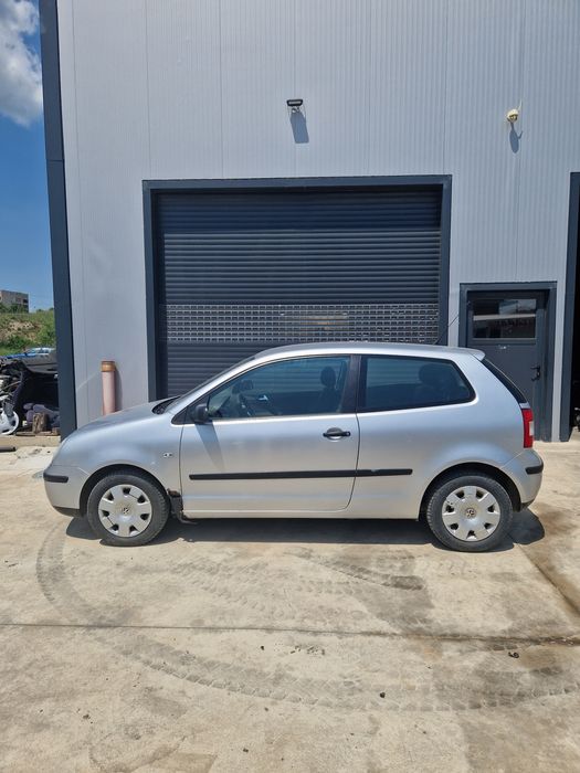 Фолксваген Поло 1.2i 12v (на части)