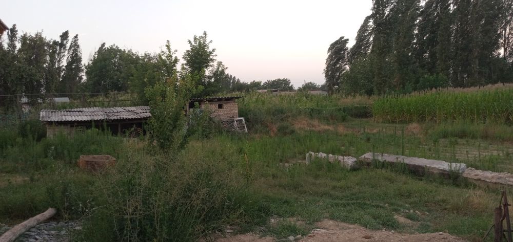 Уй сотилади 2хона и 2хона усти ёпилган