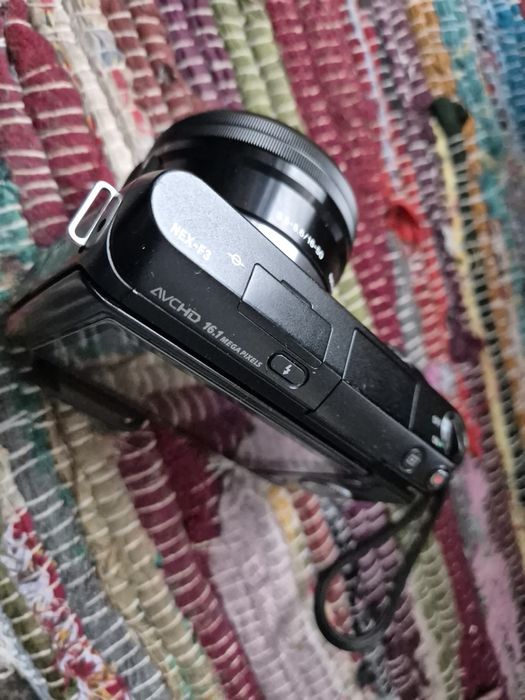 Sony NEX F3 + Sony SELP1650 (power zoom)