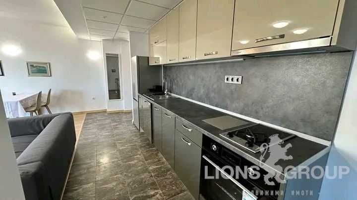 Дава се под наем Тристаен апартамент в Варна, Център - 90 кв.м за 1000 € - Снимка #2