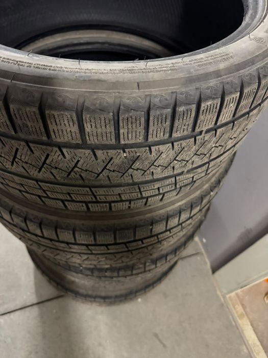 Продам зимние Шины 245/40 R19