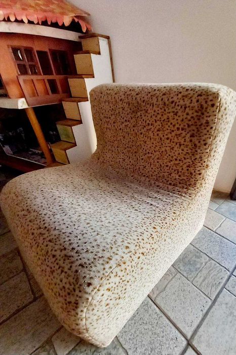 Колаж Монстърхай Дисни принцеси органайзер Виолета Фотьойл Куче Мопс