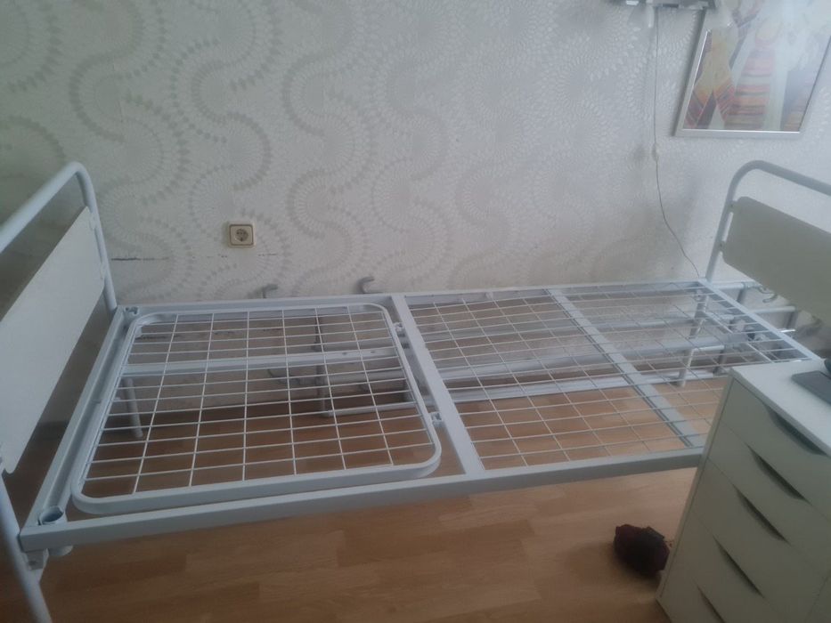 Болнично легло с механизъм за повдигане