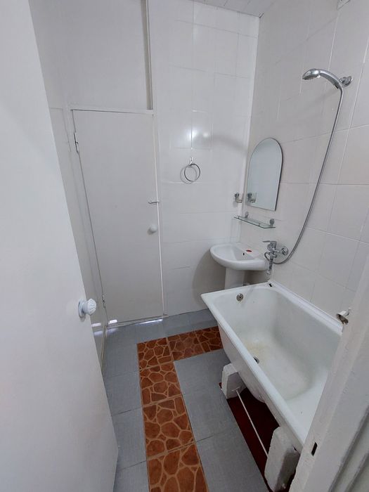 Prodayotsa Chilonzor 12 kv uy soriladi 1/1/4 arentir Farxot bozori