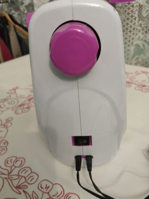 Mașina de cusut DomoClip