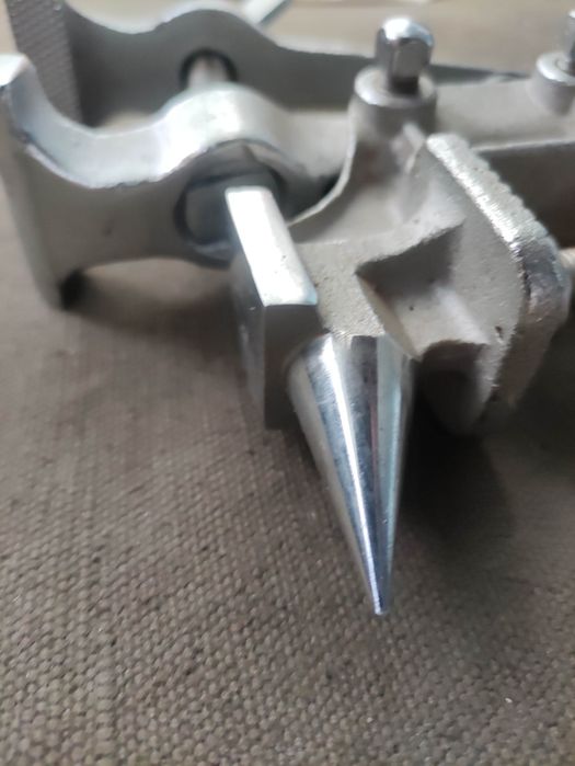 Продавам Малко менгеме с наковалня