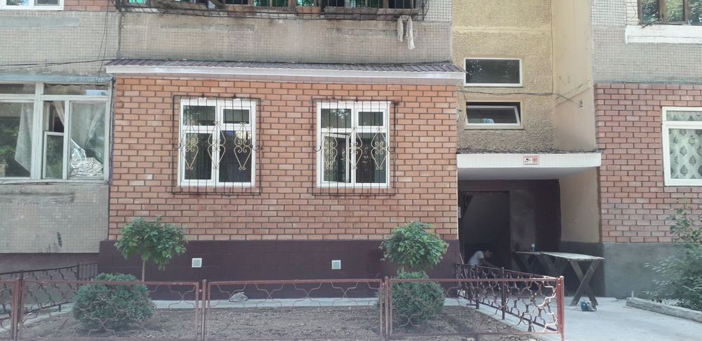 Кладка и ремонт балконов установка новые рамы решотки козерки