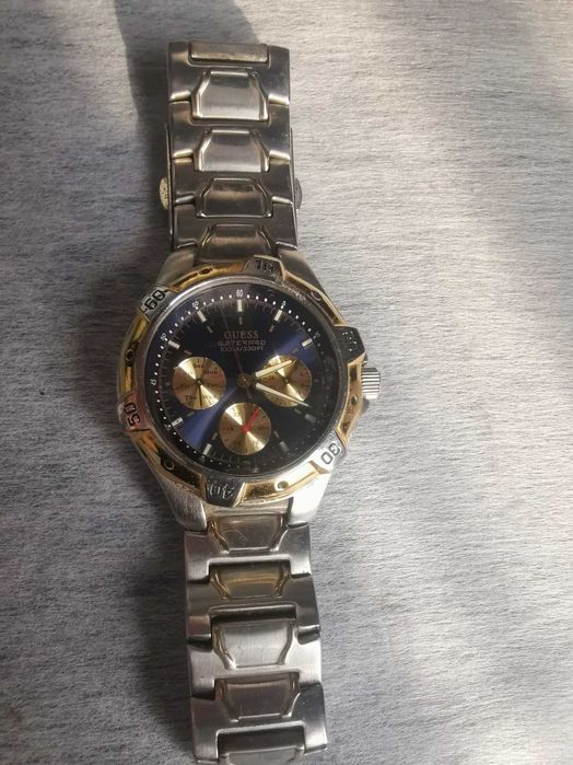 Часовник Guess G85389G