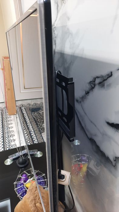 LG.   T V. 43.  Телвизор сотилади