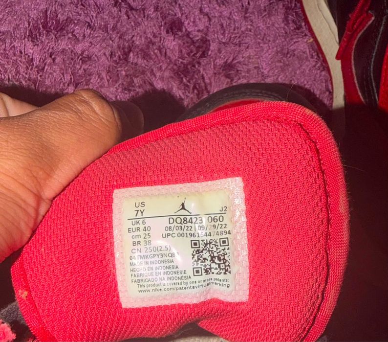 vand jordan 1,red and black,marime 40