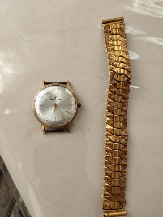 Продаю советский часы и ремешки все позолоченные