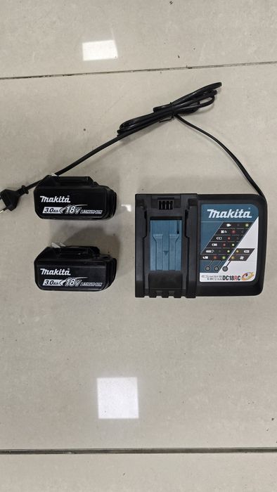 Makita - винтоверт, акумолаторна прахосмукачка, зарядно и 2 батерии 18v