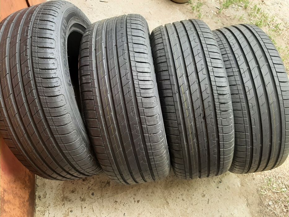 Продам шины 215/55/17 новые
