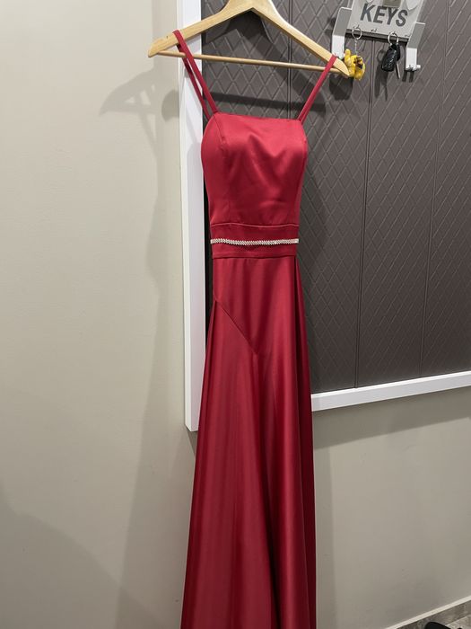 Официална червена рокля