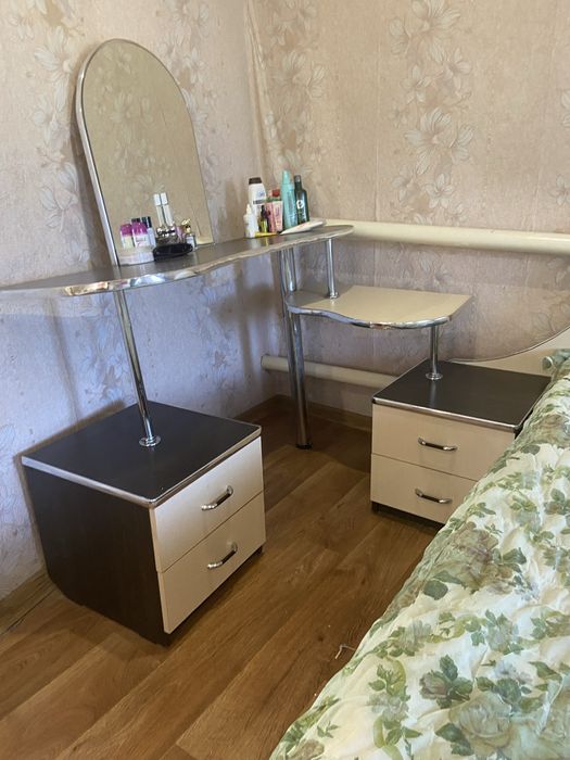 Продам двух спальную кровать без матраса.