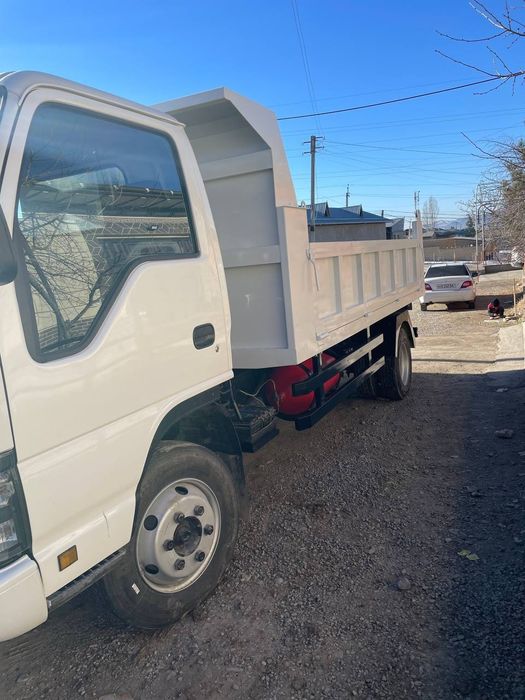 Исузу самосвал сотилади