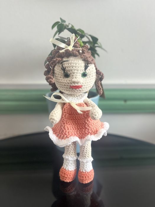 Плетена кукла с рокличка